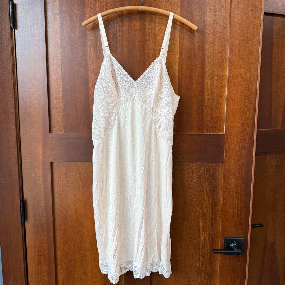 Ladies Pink Vintage Slip by Formfit Roger’s Size 40